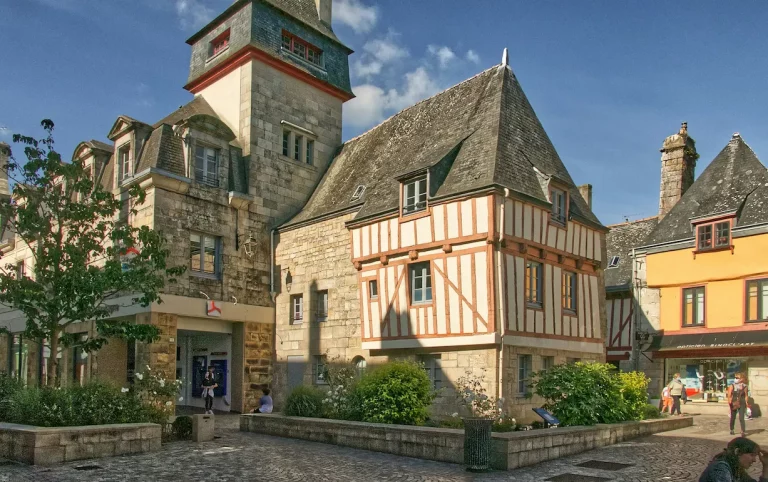 Comment vendre une maison dans le Finistère : Guide complet