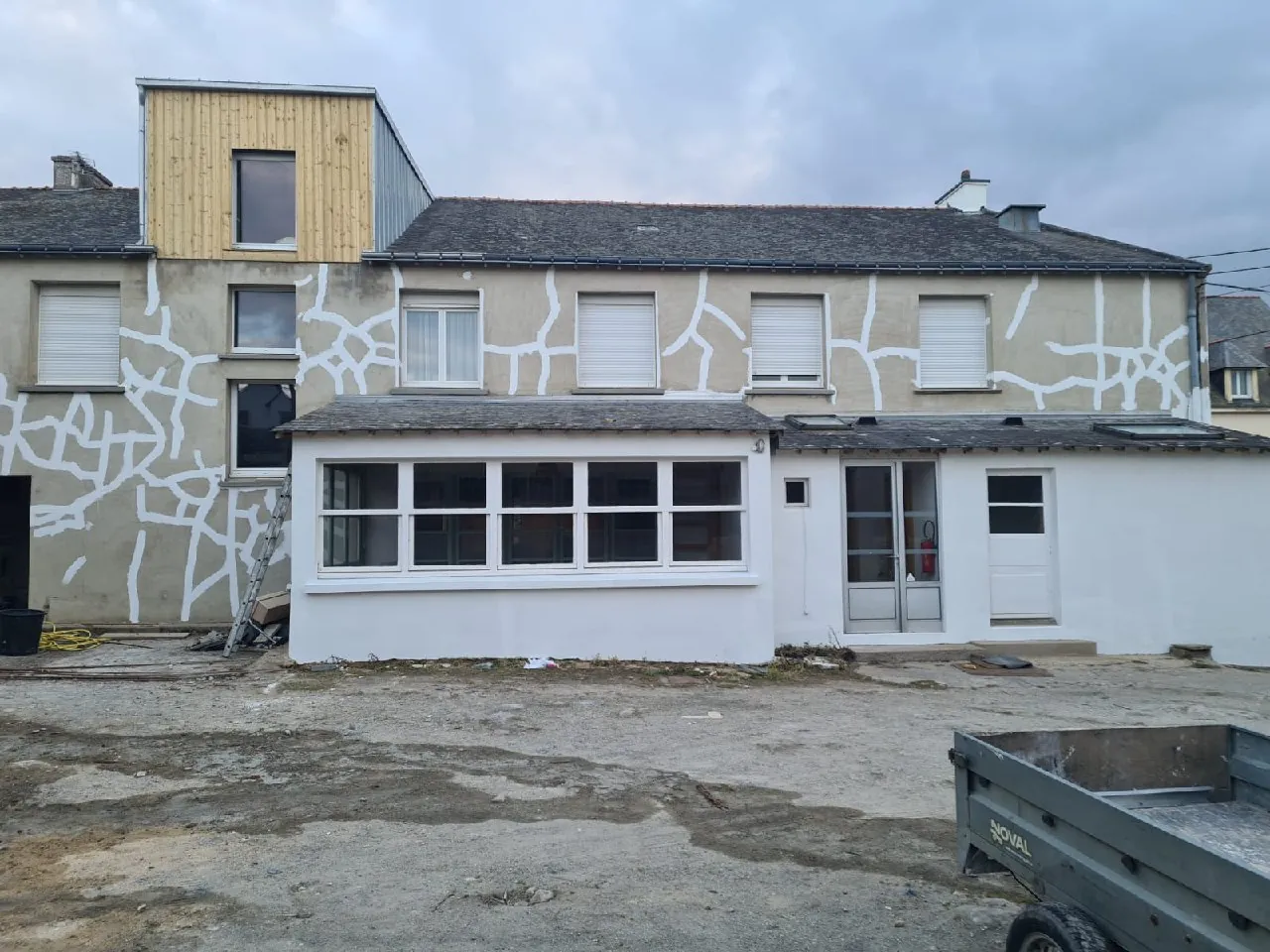 Arrière du bâtiment de l'Hôtel des Voyageurs pendant le chantier