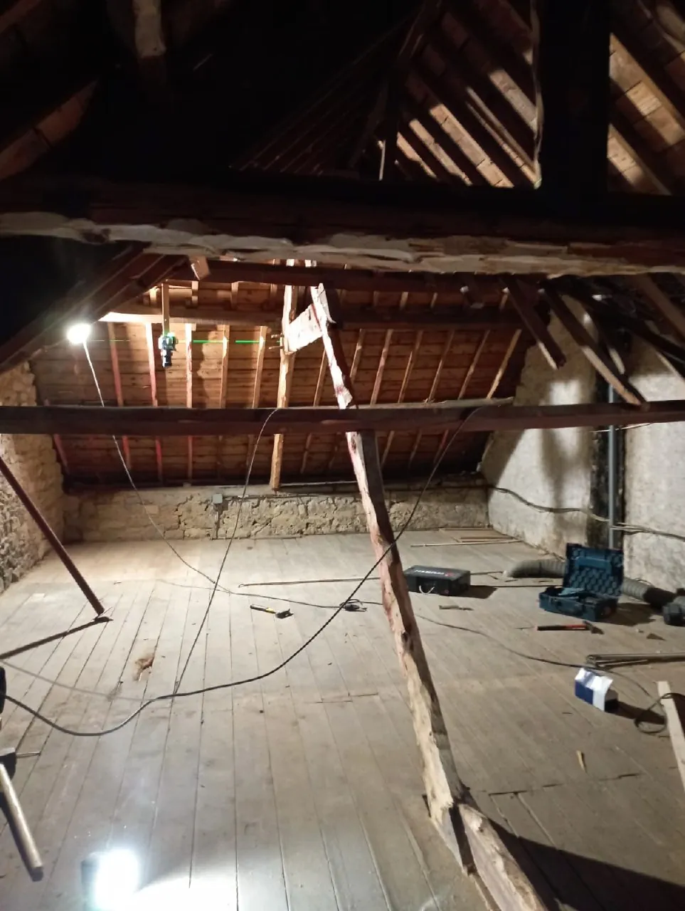 Combles de l'Hôtel des Voyageurs avant rénovation